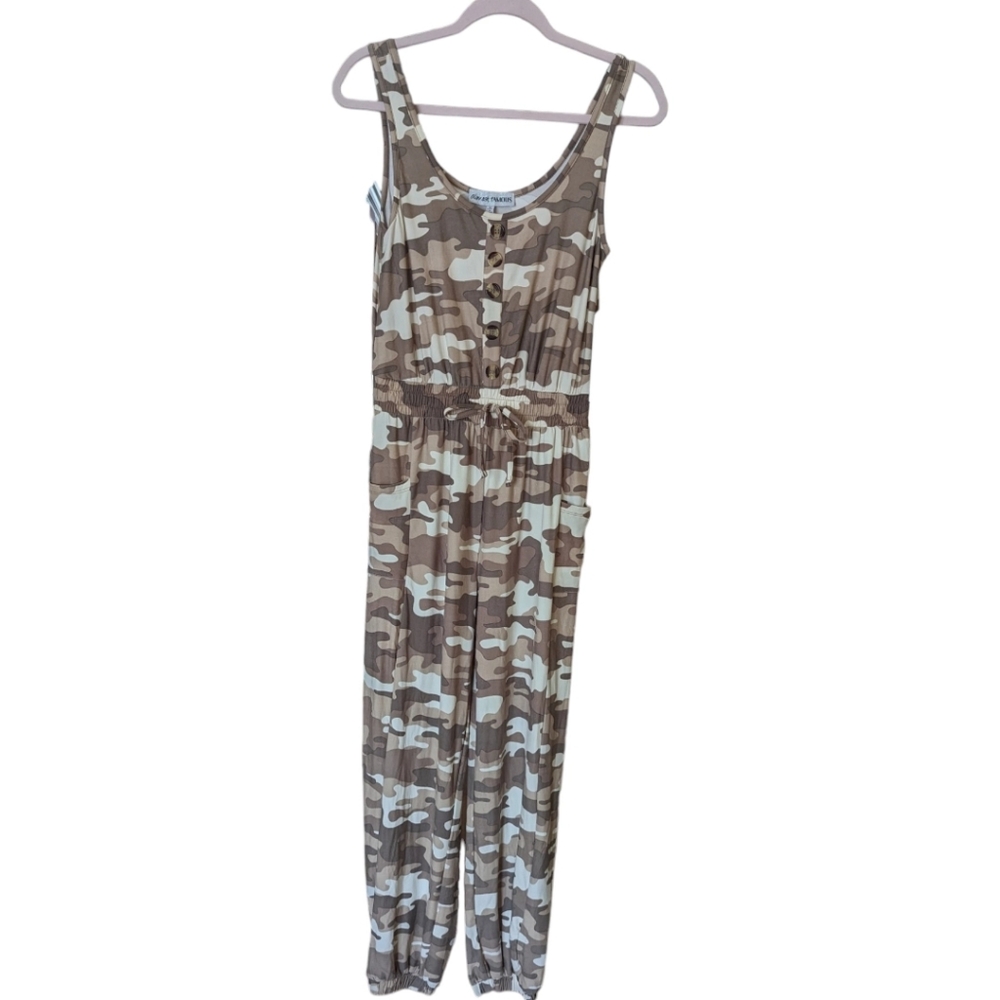 Almost Famous Beige/brown Sleeveless Womenca mouflage Jumpsuit Size Medium‎